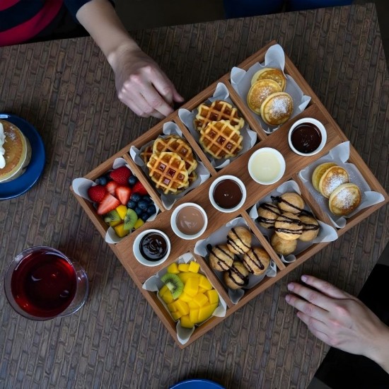 Ahşap Bölmeli Tatlı Sunum Kasası